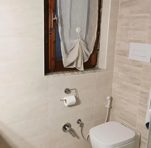 Happy Sun On The Hill אולביה