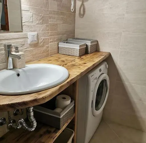 Happy Sun On The Hill אולביה